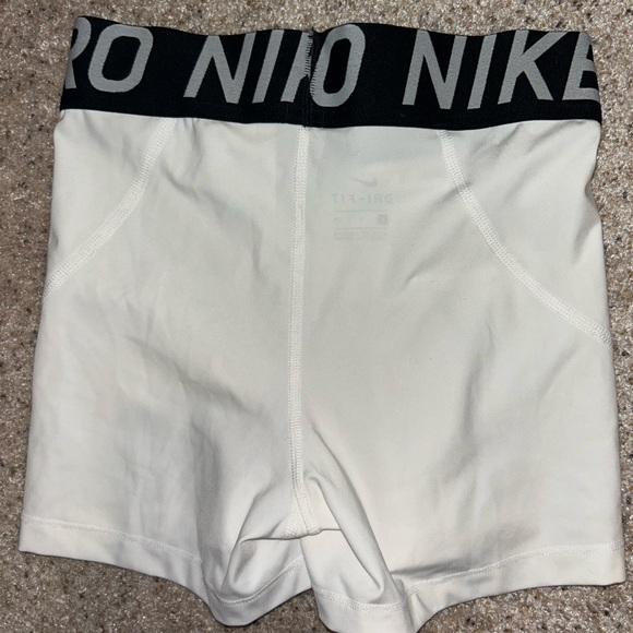 Nike Pros - Picture 3 of 4